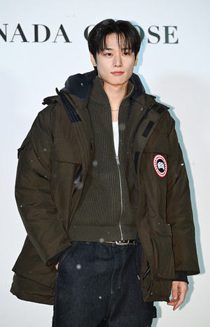 [포토] 더보이즈 주연 '겨울 훈남'