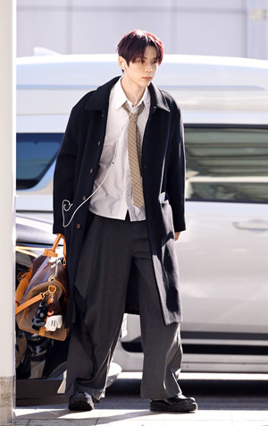 [포토] 라이즈 쇼타로 '훈훈한 롱코트 패션'