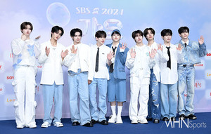 크래비티, 'AAA 아이콘' 수상..."끊임없이 도전할 수 있게 해준 팬들 덕분"