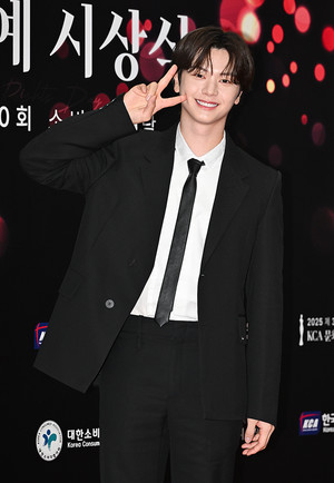 [포토] 육성재 '애교 가득 브이'