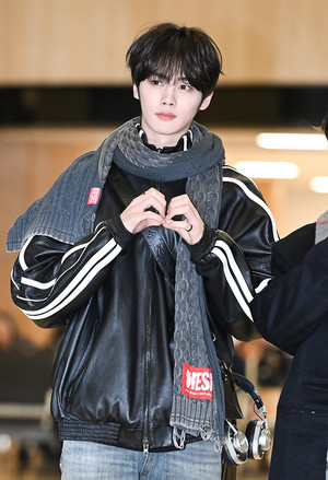 [포토] 제로베이스원 김규빈 '멍뭉 하트'