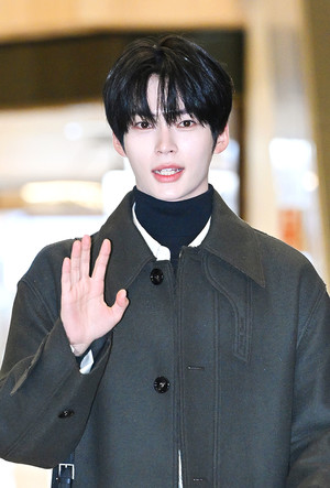 [포토] 제로베이스원 성한빈 '안녕'