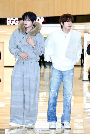 [포토] 제로베이스원 김지웅-한유진 '캐주얼한 공항패션'