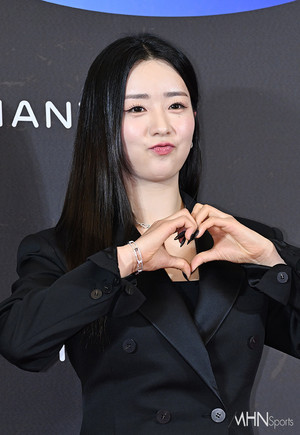 Apinkユン・ボミ、「ラドとの結婚」発表に手書きの手紙で謝罪と感謝の気持ちを伝える