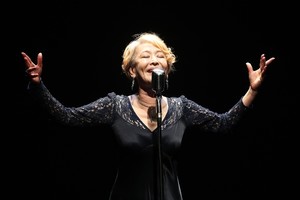 연극계 대모, '영원한 아그네스'...故윤석화, 뇌종양 투병 끝 떠났다