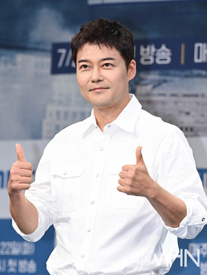 절친들 줄줄 나락 ‘불안’…전현무, ‘차량 링거’ 손절은 빨랐지만 여전한 의심 어쩌나 [MHN이슈]