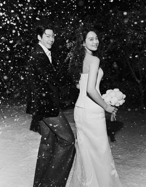 신민아♥김우빈, 오늘(20일) 결혼…웨딩화보 전격 공개 “새로운 출발”