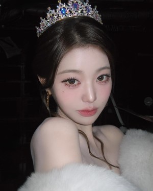 Jang Wonyoung of IVE Stuns Fans with Princess-Like Elegance in All-White Look