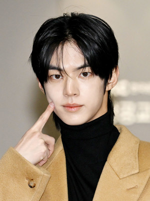 [포토] 투어스 도훈 '잘생김 콕'