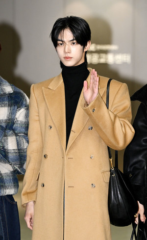 [포토] 투어스 도훈 '카멜코트룩의 정석'