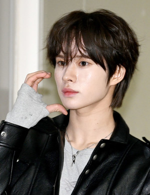 [포토] 투어스 경민 '하트뿅'