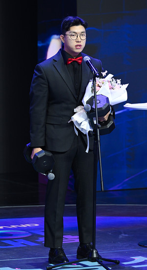 [포토] 지피티 '무거운 수상소감'