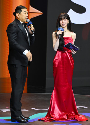 [포토] 최군-과즙세연 '스트리머 대상 3부 시작합니다'