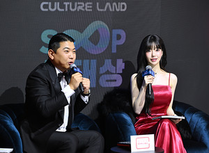 [포토] '스트리머 대상' 3부 MC 최군-과즙세연