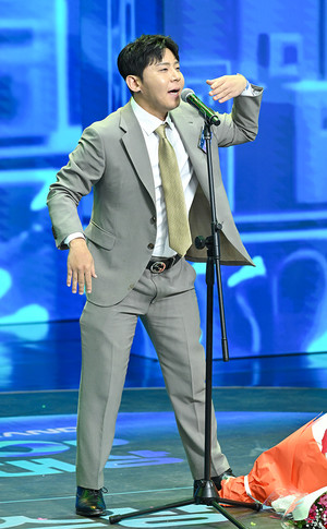 [포토] 철구형 '댄스와 함께 수상 소감'