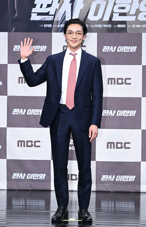 [포토] 황희 '검사로 변신'