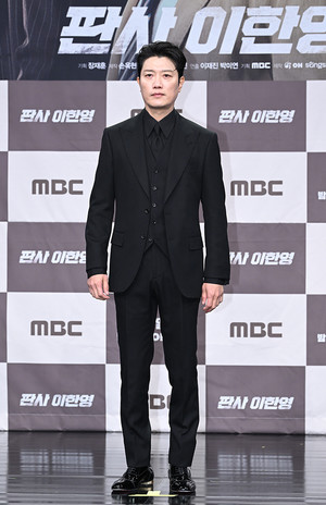 [포토] 박희순 '올블랙 시크미'