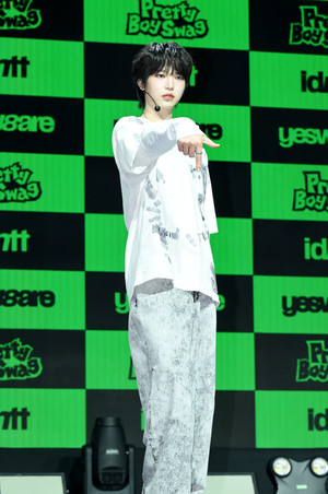 [포토] 아이덴티티 이재영 '째냥이의 인사'