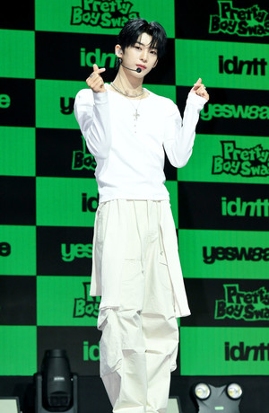 [포토] 아이덴티티 김도훈 '사랑을 받아줘'