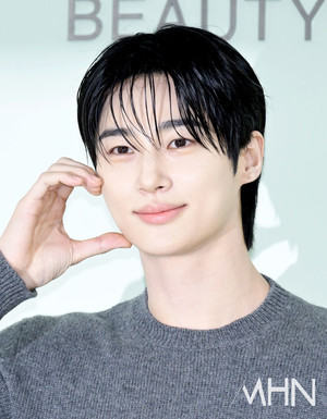 변우석, "얼굴만큼 선한 영향력"... 팬덤도 '1000만 원 기부'