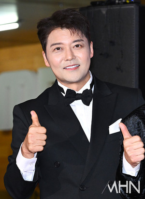 '대상' 전현무, 폭로 등장... "3년째 회식 안 쏴" ('톡파원 25시')