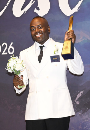 [포토] 조나단 '웹예능 MC상 받았어요'