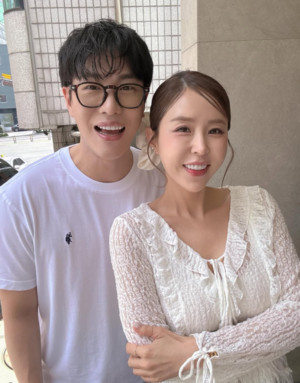 신지, ♥문원과 한국 떠났나…휴양지서 상큼 미소