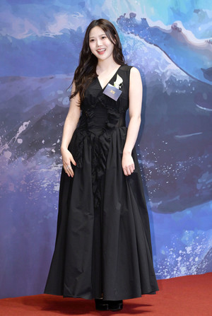 [포토] 오마이걸 효정 '햇살 미소 날리며'