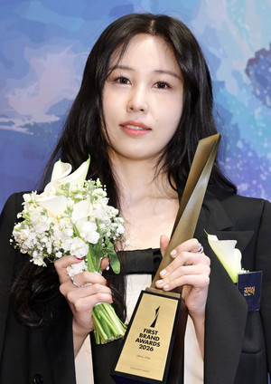 [포토] 권진아 '여성보컬상 받았어요'