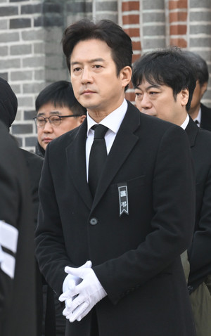 [포토] 정준호 '故 안성기 떠나보내며'