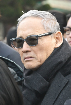 [포토] 유인촌 '故 안성기 배웅'