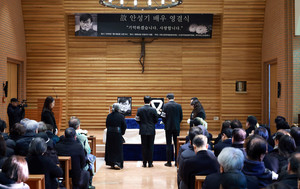[포토] 故 안성기 영결식 엄수