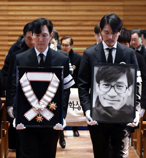 [포토] '국민배우' 故 안성기 영면