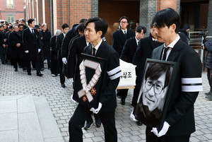 [포토] 故 안성기 운구 행렬