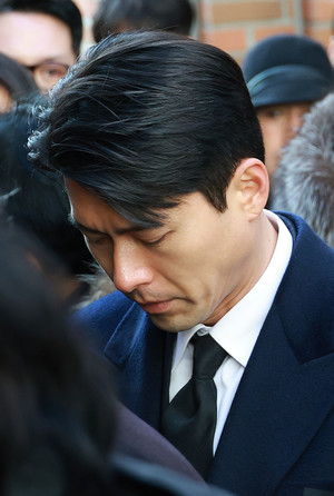 [포토] 현빈 '故 안성기 추모'