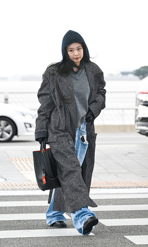 [포토] 제니 '청바지에 후디 힙한 공항 패션'