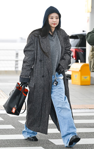 [포토] 제니 '발걸음도 신나는 출국길'