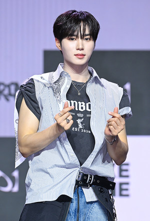 [포토] 알파드라이브원 준서 '두근두근 하트'