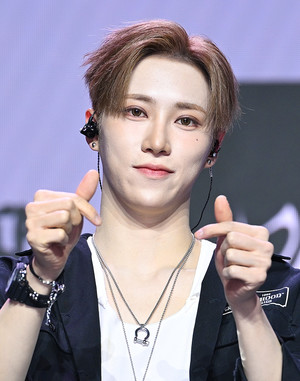 [포토] 알파드라이브원 아르노 '하트를 날려~'