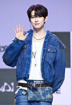 [포토] 알파드라이브원 건우 '오늘 데뷔했어요!''