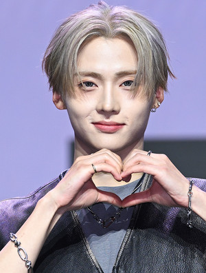 [포토] 알파드라이브원 상원 '여심 저격 하트'