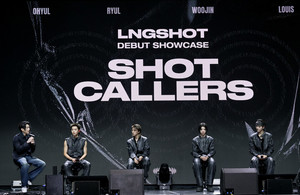 [포토] 박재범, 롱샷 데뷔 쇼케이스 지원 사격