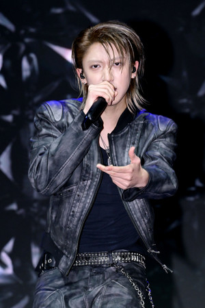 [포토] 롱샷 우진 '카리스마 눈빛'