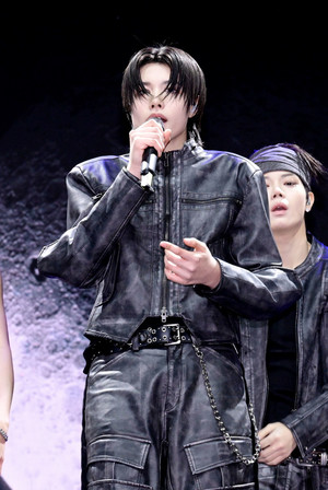 [포토] 롱샷 루이 '돋보이는 미성'