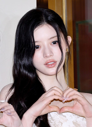 [포토] 아일릿 민주 '청순미녀의 하트'
