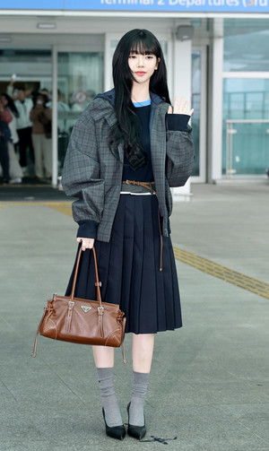 [포토] 에스파 카리나 '공항에 나타난 인형'