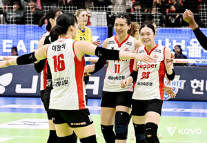 조이+시마무라 '47득점'→페퍼저축은행, 2위 경쟁 변수로...현대건설, 3위... - 뉴스 썸네일 이미지