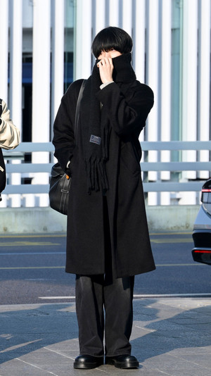 [포토] 에이티즈 윤호 '머플러로 추위차단'