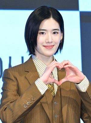 [포토] 정은채 '매너 넘치는 하트'