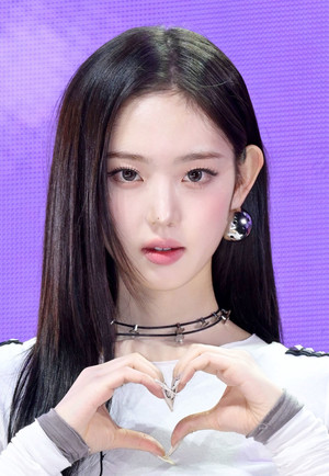 [포토] 키키 이솔 '심쿵 눈빛'